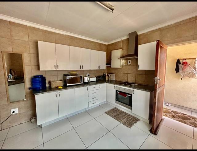 3 BEDROOM HOUSE FOR SALE IN VANDERBIJLPARK CW 5